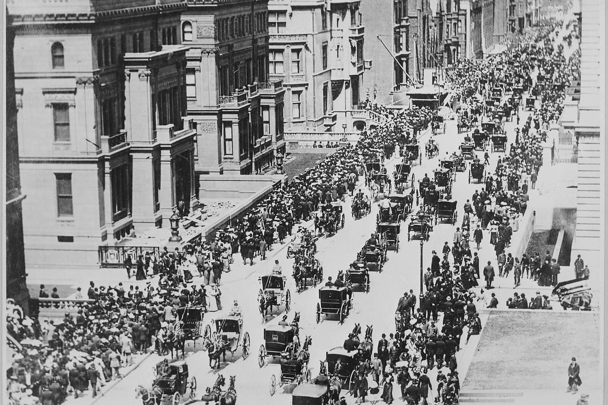 Fifth Avenue in New York on Easter morning 1900, crowded with horse-drawn carriages